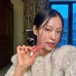Go Min-si Instagram - 🫧💧🌬️☁️🧊🚿🛁🧼🧺 2023 Berlin 2024 Hawaii, Year-end and New Year Together! Thank you for @merythod_official 🤍 🫧💧🌬️☁️🧊🚿🛁🧼🧺 #메리쏘드 #워터광채쿠션 #촉촉쿠션 #에센스쿠션 #쿠션추천