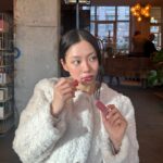 Go Min-si Instagram - 🫧💧🌬️☁️🧊🚿🛁🧼🧺 2023 Berlin 2024 Hawaii, Year-end and New Year Together! Thank you for @merythod_official 🤍 🫧💧🌬️☁️🧊🚿🛁🧼🧺 #메리쏘드 #워터광채쿠션 #촉촉쿠션 #에센스쿠션 #쿠션추천