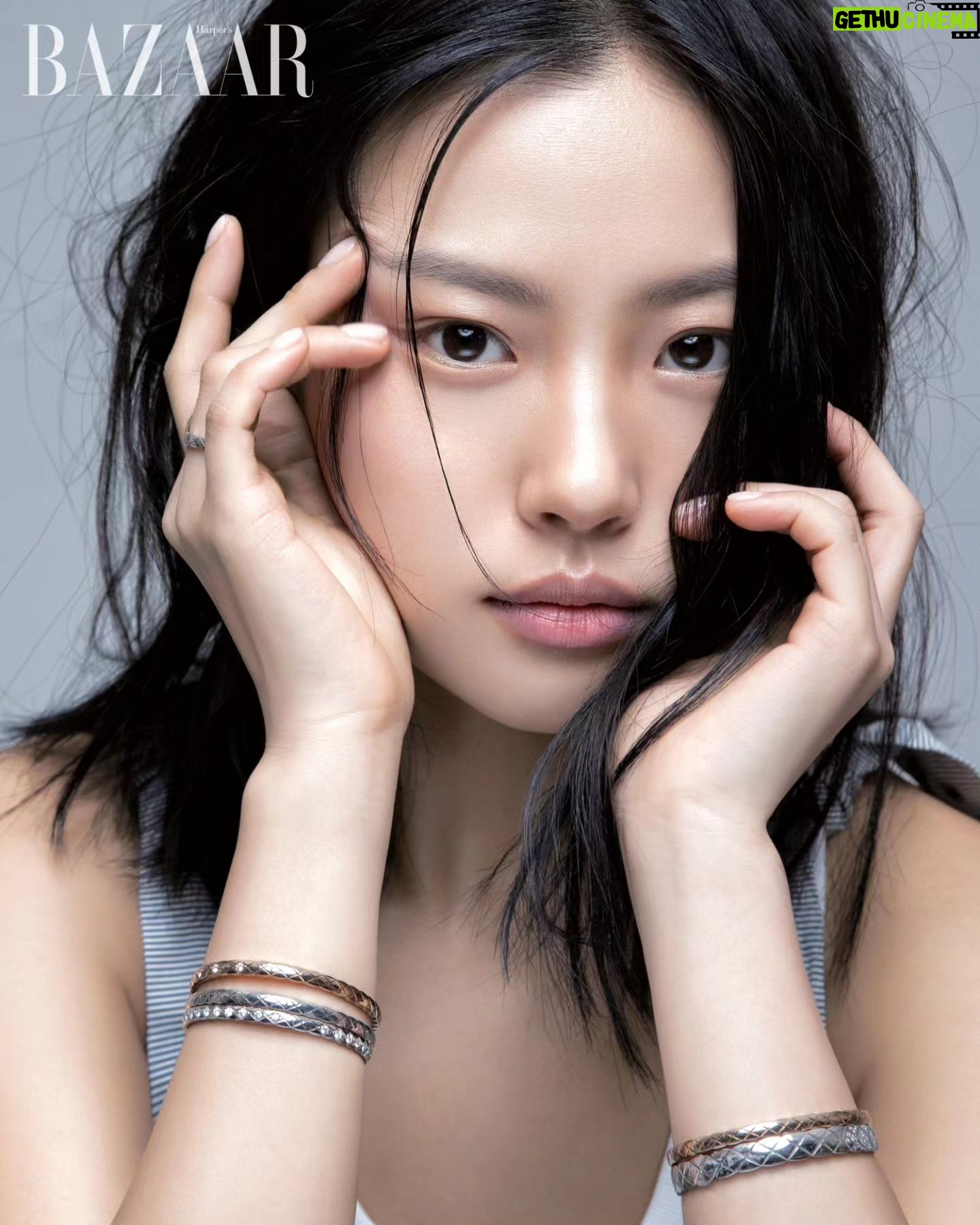 Go Min-si Instagram - @chanelofficial ALL OF YOUR MOMENTS 코코 크러쉬와 함께한 너의 모든 순간. @harpersbazaarkorea