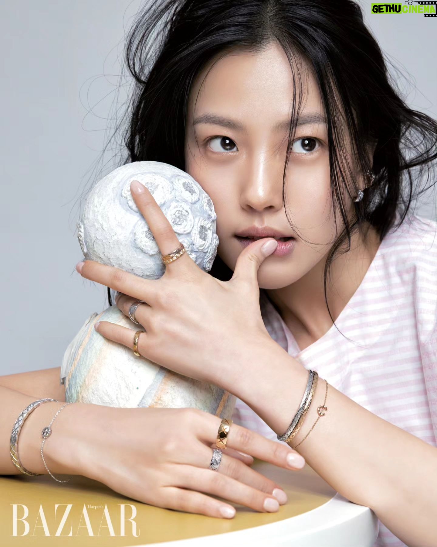 Go Min-si Instagram - @chanelofficial ALL OF YOUR MOMENTS 코코 크러쉬와 함께한 너의 모든 순간. @harpersbazaarkorea
