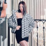 Go Min-si Instagram - @MLBKOREA 🖤🕯️🌨️💂🏻‍♀️🧤🧞🩵 #AD #MLBCREW #MLB모자 #MLB패딩