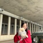 Go Min-si Instagram - 덥고 춥고 쓸쓸하고 외로웠던 은유야 힘내 #SWEETHOME2