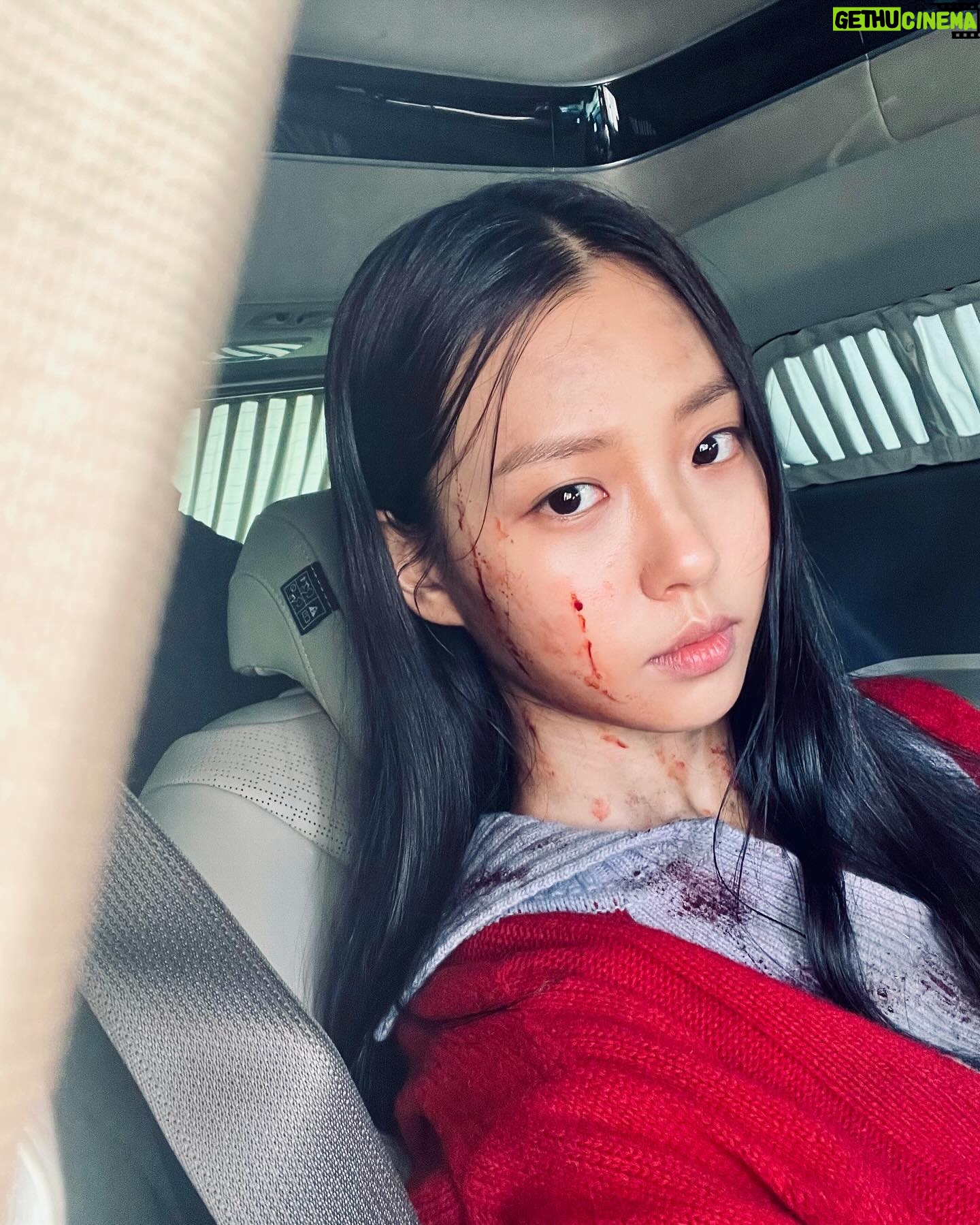 Go Min-si - 472.4K Likes - 덥고 춥고 쓸쓸하고 외로웠던 은유야 힘내 #SWEETHOME2