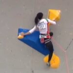 Gohar Kheyrandish Instagram - درود ... دخترم الناز عزیز، برای تمام موفقیت هایت در عرصه ی ورزش “سنگ نوردی “به تو تبریک میگویم . چشم دنیا به توست . اعتراف اجباری نمی‌تواند از عشق مردم به تو ذره ای کم کند. در وطنت مردم غیور ایران همه با مهر و عشق منتظر تو هستند . الناز رکابی ورزشکار رشته سنگ‌نوردی اهل ایران است. او قهرمان کشور و برنده مدال طلای ماده بولدرینگ کاپ آسیا در سال ۲۰۱۷ شده‌است.وی که دارای مدال‌های متعدد در ورزش بانوان است طی مصاحبه ای با روزنامه همشهری در سال ۱۳۹۸ پیرامون شروع فعالیت اش در این رشته گفت: «حتی وقتی برادرم فعالیتش در سنگ‌نوردی را شروع کرد آشنایی چندانی با این رشته نداشتم، اما در سال ۱۳۸۰ که به مقام دوم آسیا رسید و من هم برای تماشای مسابقات به ورزشگاه رفته بودم به صرافت افتادم که سنگ‌نورد شوم. #ورزش ‎#مسابقات_سنگ_نوردی_آسیا #فدراسیون_بین_المللی_سنگ_نوردی #الناز_رکابی