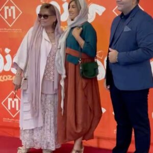 Gohar Kheyrandish Instagram - درود به شماعزیزان ...
در کناردخترم آزاده و  آقای «هاشمی طبا» کارگردان و نویسنده ودر اکران مردمی فیلم « کوزوو » در مگا مال واقع در شهرک اکباتان.
‎ «کوزوو» به کارگردانی  و نویسندگی میثم هاشمی طبا، را میتوانید هم اکنون در سینما های سراسر  کشوربه تماشا بنشینید 
‎بازیگران:
‎کوروش تهامی، فرهاد آییش،بهاره  کیان افشار، روشنک گرامی، ، حمید ابراهیمی، هومن شاهی، بهرام ابراهیمی، سیاوش چراغی پور، امید روحانی، بیوک میرزایی، مریم سعادت، فرزین محدث  با حضور گوهر خیراندیش و بهناز جعفری بازیگران این فیلم سینمایی هستند.
‎حسن کلامی تهیه کننده و دکتر هادی زمردیان سرمایه گذار و مجری طرح فیلم هستند. هدایت فیلم پخش «کوزوو» را بر عهده دارد.

‎علاقمندان جهت خرید بلیط می‌توانند به سامانه های فروش بلیط سینماها  مراجعه کنند.
#سینما#گوهرخیراندیش #کوزوو#نویسنده#با_خانواده_به_سینما_بروید# از_سینمای_مستقیل_حمایت_کنیم.