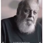 Gohar Kheyrandish Instagram - درود بیکران ... خاموشی «سایه »«هوشنگ ابتهاج» درگذشت. می‌بینم💎 آن شکفتنِ شادی را پروازِ بلند آدمیزادی را آن جشنِ بزرگ روز آزادی را. کیوان خندان به سایه می‌گوید: دیدی؟ به تو می‌گفتم! آری. تو همیشه راست می‌گفتی. می‌بینم. می‌بینم. 🖤🖤🖤🖤🖤🖤🖤🖤🖤 امیر هوشنگ ابتهاج (۶ اسفند ۱۳۰۶ – ١٩ مرداد ۱۴۰۱) متخلص به سایه، شاعر و پژوهشگر ایرانی بود.[۲] او نخستین اثرش به نام «نخستین نغمه‌ها» را در سال ۱۳۲۵ شمسی منتشر کرد.[۲] از آثار دیگر او می‌توان به تصنیف سپیده (ایران ای سرای امید) اشاره کرد. او همچنین در رادیو در برنامه گل‌ها کار می‌کرد و پایه‌گذار برنامهٔ موسیقایی گلچین هفته بود. تعدادی از غزل‌ها، تصنیف‌ها و اشعار نیمایی او را موسیقی‌دانان ایرانی نظیر محمدرضا شجریان، علیرضا افتخاری، شهرام ناظری، حسین قوامی و محمد اصفهانی اجرا کرده‌اند. تصنیف خاطره‌انگیز تو ای پری کجایی و تصنیف سپیده (ایران ای سرای امید) از اشعار سایه است. سایه بعد از حادثه میدان ژاله (۱۷ شهریور ۱۳۵۷) به‌همراه محمدرضا لطفی، محمدرضا شجریان و حسین علیزاده، به‌نشانه اعتراض از رادیو استعفا داد. پ.ن: تدوین های #علیرضا_جعفر زاده عزیز را همیشه دوست میدارم #هوشنگ_ابتهاج #یلدا_ابتهاج #شعر#شعرنو #شعرناب #شاعر #سایه. #alirezajahanbakhsh #yaldaebtehaj #taranehalidoosti #siminmotamedaria #mahnazafshar#goharkheirandish