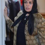 Gohar Kheyrandish Instagram - سلام عزیران شبِ نوروزیتان قشنگ... لطفاً ورق برنید: فیلم« فصل قاصدک» پس از ‌دریافت جایزه رز زرد از جشنواره جیپور، این بار منتخب پنجمین جشنواره دهلی شد. فیلم سینمایی «فصل قاصدک» ساخته «مریم پیربند» با بازی « گوهر خیراندیش» در بخش رقابتی جشنواره بین‌المللی فیلم دهلی به نمایش در می‌آید. پنجمین جشنواره بین المللی دهلی از تاریخ بیست و پنج تا بیست و هفت مارس سال جاری در دهلی نو، کشور هند برگزار می‌شود. برگزیدگان بخش رقابتی این جشنواره در تاریخ هجدهم مارچ اعلام شدند. طبق آمار ارائه شده توسط وب سایت جشنواره، از میان تعداد بیشمار فیلمهای ثبت نام شده، شانزده فیلم بلند در بخش مسابقه حضور دارند و فصل قاصدک در کنار پانزده فیلم از سراسر جهان به رقابت می پردازد. بطور کلی جشنواره در بخشهای فیلمهای سینمایی بلند، مستند سینمایی، فیلم های کوتاه ومستند، انیمیشن، سریال اینترنتی، فیلمهای موبایلی، فیلمهای دانشجویی برگزار می شود. این دومین حضور رقابتی «فصل قاصدک» است. این فیلم در ماه ژانویه سال جاری موفق به دریافت جایزه رز زرد از چهاردهمین جشنواره جیپور شد. «فصل قاصدک» به نویسندگی و کارگردانی مریم پیربند با حضور بازیگران و عواملی از کشورهای ایران، ایتالیا، یونان، مصر، اکراین، آمریکا و آفریقا، در لس‌آنجلس فیلمبرداری و توسط علیرضا پیربند در ایران تدوین شده است. «فصل قاصدک» داستان یک خانواده مهاجر ایرانی است که با فرار دخترشان از مراسم عروسی، با مشکلات متعددی روبرو می‌شوند. از نکات قابل توجه این فیلم حضور رودی یانگ بلاد، بازیگر فیلم آپوکالیپتو اثر مل گیبسون، مقابل گوهر خیراندیش و سعید بدریه ستاره سینمای مصر است. دیگر بازیگران این فیلم رضا موسوی، نیما جعفری و سایه یابنده، استن ھارینگتون، ایان لایر، شانون موری، ارین میراکل، آنابل مونرو، مایکل مینو می باشند. سایر عوامل این فیلم فیلمبرداران: افشین احمدی، استفانو میلا، تدوین: علیرضا پیربند، آهنگساز: بهزاد عبدی، صدابردار: اریک روسو و نوءل پالاسیوس ، طراحی صدا: حسین مهدوی، استودیو اوگو ساوند، طراح چهره: ویکتوریا ولاسنکو، طراح نور: کوری بارون، طراح صحنه: نازنین بختیاری، دستیار کارگردان: جان ماک کلی، منشی صحنه: سی سی اسپارکس. مدیر تولید : تریسا وستون، اصلاح رنگ: محمدرضا تیموری. مدیریت پست پروداکشن: سندی چوکاداریان تدارکات: لورین وو. #سینمایی_ایرانی #فیلم_سینمایی #فستیوال_کن #فستیوال_جیپور #فستیوال_دهلی#جشنوار_دهلی#سینما