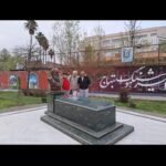 Gohar Kheyrandish Instagram - عکسهایی که دیشب عمو جلال فرستاده را . لطفأ ورق بزنید و ببینید « کیومرث » عزیز درهمه عکسهایش مثل عکس آخر همیشه لبخند میزد ؛ ولی در این عکسها که هفته پیش با عمو جلال ، پسرش و شمس لنگرودی گرفته است هیچ لبخندی بر لب ندارد . وای که بقول مهراب قاسم‌خانی شنیدن بعضی از مرگها آدم را لال میکند . #کیومرث_پوراحمد #مهرانه_ربی مریم_پوراحمد #جلال_رنجبر # پیام_رنجبر # حمید_پریزاد #هوشنگ_ابتهاج #یلدا_ابتهاج #عباس_یاری #هوشنگ_ابتهاج_سایه #هوشنگ_گلمکانی