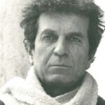 Gohar Kheyrandish Instagram - آخ که کاممان زهر شد ازاین همه رفتن های نا بهنگام ... درود فراوان به شما عزیزان. بخشی کوتاه از حضور « بیتا جان فرهی» در فیلم « بانو» را شاهد هستید . در تمام مدت بستری شدنش احولپرس او بودم همین هفته علی آقا ی دهکردی عزیز از بهتر شدنِ حال بیتا جان زیبا و دوست داشتنی گفت و من خوشحال از اینکه خطر بر طرف شده است ، داشتم تجربه ی خودم را از دوران کرنا و درگیر شدن ِ ریه ام می گفتم ؛ که با مشورت پزشک بهتر است « بیتا » جان حالا که حالشان بهتر شده است فیزیوتراپی ریه هم بشوند . و امروز این مرگ نابهنگام افسوس و صد افسوس... 👈همه ی همکاران ِ عزیزم که با فیلم‌هایشان جاودانه شدند و در این فیلم حضور داشتند : آقای بازیگر استاد #عزت الله انتظامی ،#بیتا فرحی #خسروی شکیبایی عزیز ، بانو #نادره جان مهربان ، #فتحعلی اویسی ی ِشیرین و دوست داشتنی ، #فردوس کاویانی، انسانی شریف، #جلال مقدم کارگردان و بازیگر توانا ، #میرصلاح حسینی عزیز ، و موسیقی دان نازنینی چون #ناصر چشم آذر ، #ژیلا مهرجویی طراح لباس کاربلد و عالیجناب #داریوش مهرجویی نازنین و تعدادی از عوامل زحمت کش فیلم بانو که دیگر در میان ما نیستند . پ. ن. همه‌ی این دردانه ها اصلاً وقت رفتنشان نبود و با مرگشان خانواده ی سینما را داغدار کردند . لطفاً ورق بزنید . #داریوش_مهرجویی#خسرو_شکیبایی #بیتا_فرهی#عزت الله_انتظامی#فردوس_کاویانی#جلال_مقدم#حمیده_خیرابادی# فتحعلی اویسی #ناصر_چشم اذر#ژیلا_مهرجویی#میرصلاح_حسینی