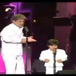 Gohar Kheyrandish Instagram - سلام و شب خوش... .....آدم که غمگینه دنیا براش زندونه .با اینکه قدیمیه ولی به دل میشینه . پ ن: اجرای زندونی توسط میلاد اقبالی زندونی:محمدعلی شیرازی،انوشیروان روحانی،داریوش #داریوش_اقبالی #داریوش #محمد_علی_شیرازی #انوشیروان_روحانی #میلاد_اقبالی #زندونی