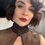 Gonca Vuslateri Instagram – Arkadaşlar #story de kalmasın, ev adreslerinize yolluyorum. Gazeteye ilan da vericem. 
Cıngar çıkarıcam, kalmasın story’de! 

😎 

#actress #Vera #goncavuslateri #hayatçokkısa #okadaruzunboyludeğil 🥸