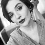 Gonca Vuslateri Instagram - Arkadaşlar #story de kalmasın, ev adreslerinize yolluyorum. Gazeteye ilan da vericem. Cıngar çıkarıcam, kalmasın story’de! 😎 #actress #Vera #goncavuslateri #hayatçokkısa #okadaruzunboyludeğil 🥸