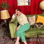 Gonca Vuslateri Instagram – Konuklar giderken içimde başlar bir istişare rüzgarı🤝🏽

Artık yayındayız dostlar. 

Kanalımıza abone olmayı unutmayın!!🐦👏🏻

Link bio’da!!!! @hazirdegilsenbaslayalim 

Sohbetleneceğiz, gezeceğiz, güleceğiz, açık açık konuştuğumuz samimi bir odamız olacak.

Yolumuz açık olsun.

Canım ekibim @sinerjiofficial 👾 iyi ki varsınız. Uykusuz gecelerinize emeklerinize sağlık. 🩵