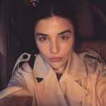 Gonca Vuslateri Instagram - Allah büyük, ilk fotoğraftaki güzellik: genetik👑🐓 Cilt bakımı dedin mi her yerden çıkabilirim. Ankara hayatımın parçası haline gelen @dralisahan ‘a çok teşekkürler. 🩵 #ankaragünlükleri