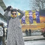 Gonca Vuslateri Instagram – 16 Şubatta buluşacağız. #zaferinrengi  #fenerbahçe  @apooguz 👑 

  Maç güzeldi.. güvenli bir yerden seyrettim. Benim yerim kale arkası😎 

Fakat bu maç, hamilelikten ötürü köftecilerin olduğu yerlerde takılmakla geçti😜 

Tebrikler Fenerbahçe, tebrikler taraftar.

Zaferin Rengi’nin altında 16 Şubatta kavuşmak üzere🎊🌹