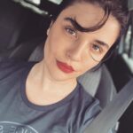 Gonca Vuslateri Instagram - Abijim araba bi temizlense iyi olur… Ama maçtan sonra. 👑🛰️💛💙 #fenerbahçe Kombinecilik çok yaşa!🛰️