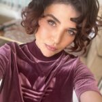 Gonca Vuslateri Instagram – Meaning of dump in my world🦴 / already dump🤘🏻🤢😃

Cheesee! 

I just posed for pictures😃