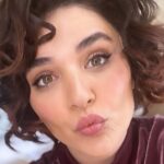Gonca Vuslateri Instagram – Meaning of dump in my world🦴 / already dump🤘🏻🤢😃

Cheesee! 

I just posed for pictures😃