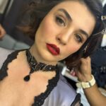 Gonca Vuslateri Instagram – Yelkenler Vera!  #foradeğil #nasılmizahama #uff #3saatdahauyu #sleepmore #actor @apooguz #zaferinrengi #fenerbahçe #rocknroll 🤘🏻🤘🏻🤘🏻