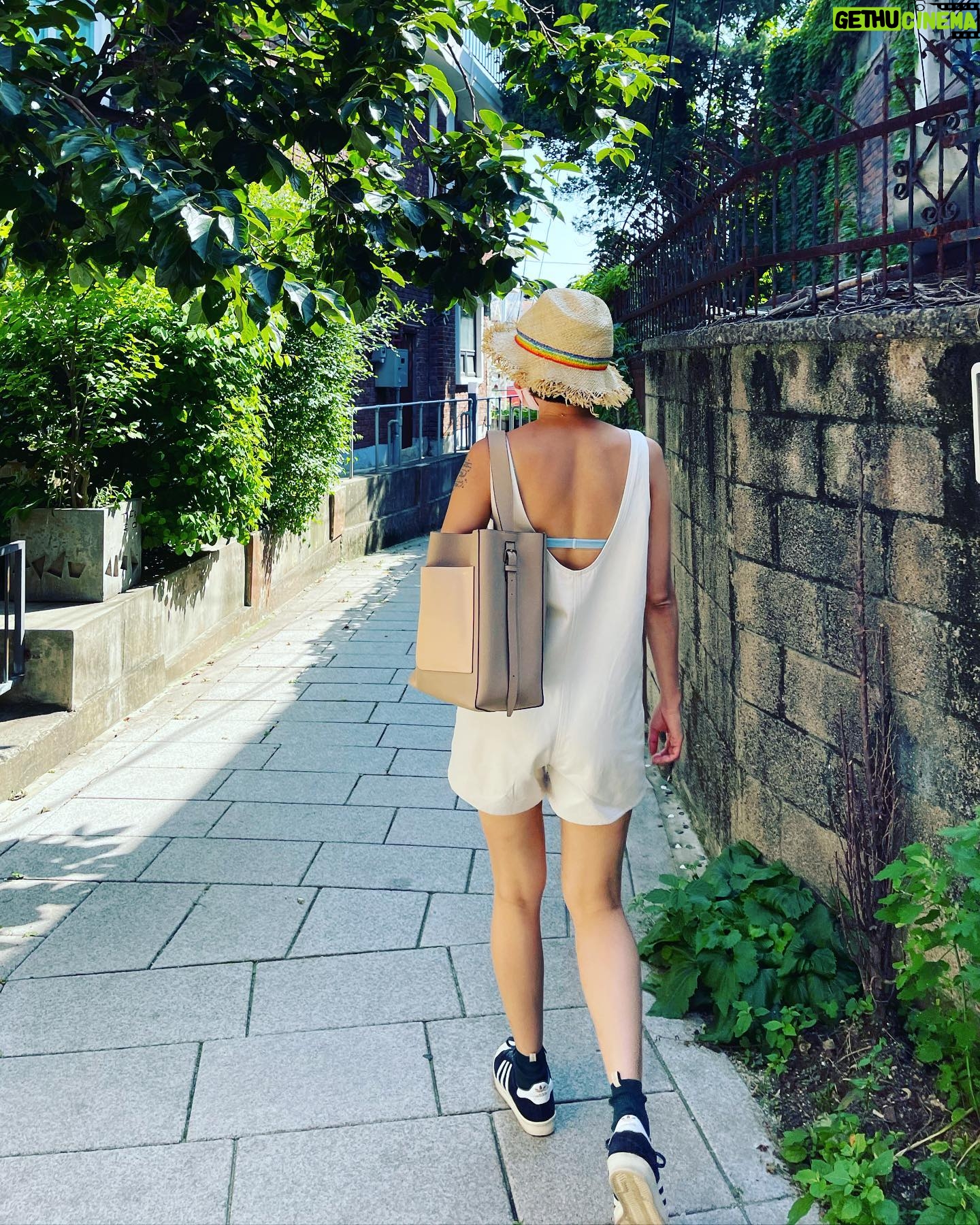Gong Hyo-jin Instagram - #정윤기x발렉스트라 🩵콜라보의장인 스크레치없는 가벼움 ㅋ