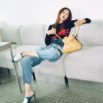 Gong Hyo-jin Instagram - 비가 많이 내리던 서울에서의 어느날 @loewe @jonathan.anderson 🎈