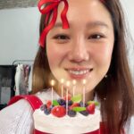 Gong Hyo-jin Instagram - 안녕하세요 여러분. 부탁하고싶은게 있어요! 곧 다가올 생일 때 여러분의 넘치는 축하만 받을께요. 선물을 배달하며 배출되는 탄소,한번에 다 먹지못하는 소중한 케잌, 한꺼번에 모이는 포장재들이 제 마음을 힘들게도 합니다.. 너무나 감동스럽고, 대단히 많이 모여있는 꽃과 선물들을 받아보면 내가 정말 많은 사랑을 받고 축하받았구나. 놀랍고 감동스럽지만 한편으로 저는 그 모든게 너무 아깝습니다….. 저의 팬들이라면 제마음을 잘 이해해줄거라고 믿어요. 제게 표현해주고픈 그마음을 저도 너무 잘 알고있어요. 이번엔 선물과 꽃, 케잌 우리같이 기부합시다!!!! 사랑합니다 Hi all, This birthday, wishing me happiness with just your words of love and kindness would mean the world to me. On one hand, I’m always so thankful for your beautiful gifts..but on the other, all the packaging that comes with shipping, plastic wrapping, and even the cakes that I can never finish on my own..in the end, all lead to waste and it weighs heavy on my heart! I know my fans will understand my reasons for this, so above all else, thank you! The countless number of times you’ve sent me flowers and handmade gifts, I’ll remember them always. This year, perhaps we can give to those who are really in need. xoxo. ♥️♥️♥️♥️♥️♥️♥️