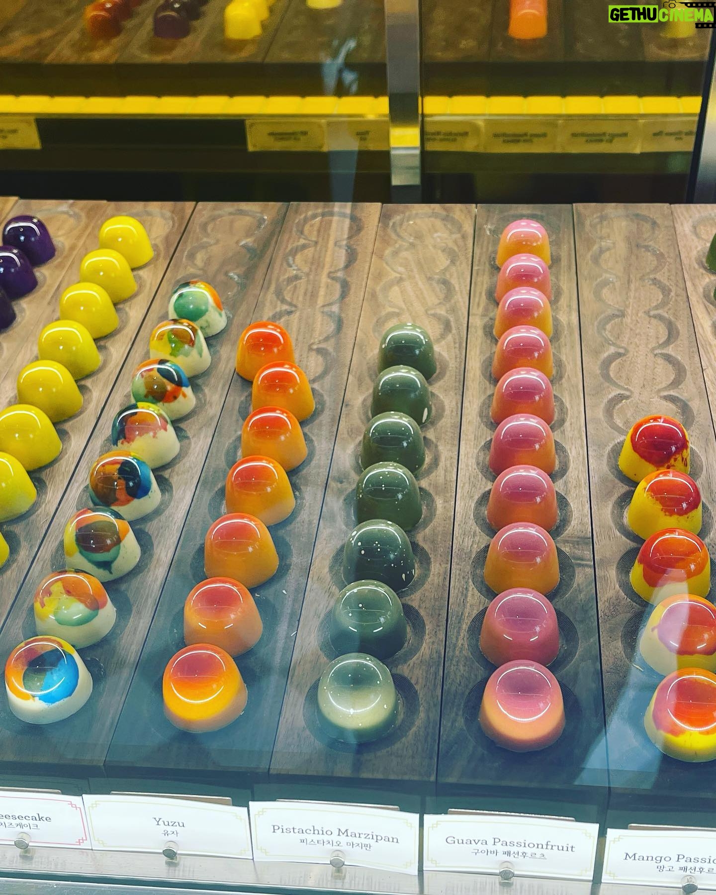 Gong Hyo-jin Instagram - Stick with me π μ°λ¦¬μ νΉλ³ν λ μ λΉλ΄μ€ sweets