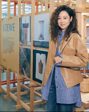 Gong Hyo-jin Instagram - 로에베 살로네델모빌레 팝업스토어. 버려진것이나 잊혀진것들에 새로운 삶을 부여 💙하는 프로젝트.  @LOEWE #LOEWE #LOEWEsalone