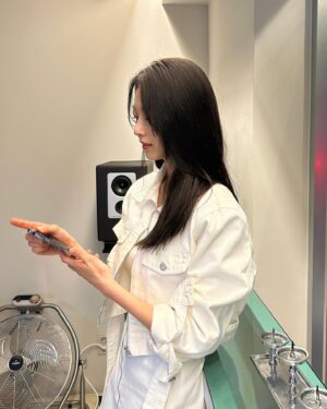 Gong Seung-yeon Instagram - 🙂