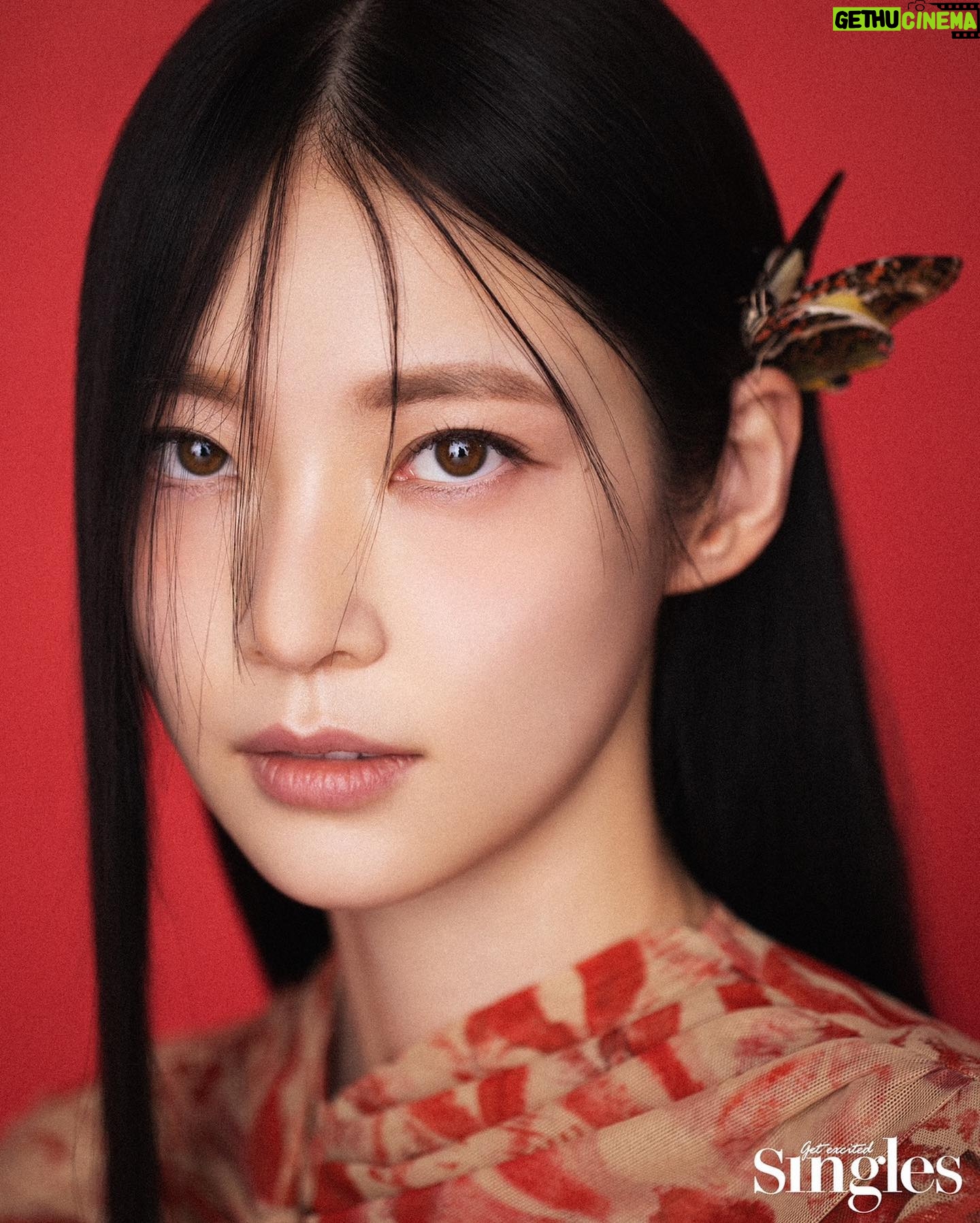 Gong Seung-yeon Instagram - 싱글즈 9월호❤️ @singlesmagazine @photokyj80 @halolee7 @juneyju @stylist_teamchloe