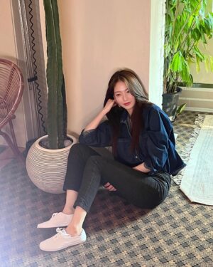 Gong Seung-yeon Instagram - 🖤
소방서 옆 경찰서 그리고 국과수 하는 날🖤