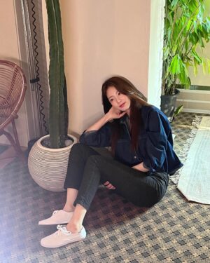 Gong Seung-yeon Instagram - 🖤
소방서 옆 경찰서 그리고 국과수 하는 날🖤