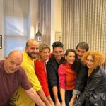 Gonzalo Heredia Instagram – En Septiembre estrenamos “Cómo provocar un incendio”, la primera obra q escribí. 
No tengo palabras para describir ese año y pico de búsqueda de palabras.
Un elenco hermoso, una directora exquisita.
La producción que banca este proyecto desde el primer momento. 
Ahora queda divertirnos.
Ojalá q les guste. 
Ahí vamos.