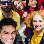 Gonzalo Heredia Instagram – En Septiembre estrenamos “Cómo provocar un incendio”, la primera obra q escribí. 
No tengo palabras para describir ese año y pico de búsqueda de palabras.
Un elenco hermoso, una directora exquisita.
La producción que banca este proyecto desde el primer momento. 
Ahora queda divertirnos.
Ojalá q les guste. 
Ahí vamos.