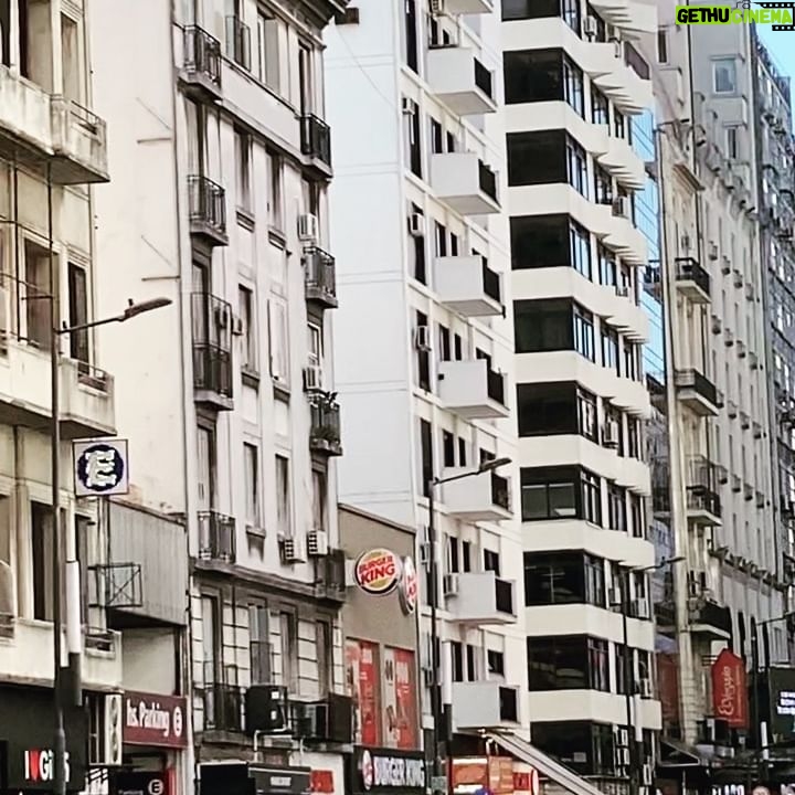 Gonzalo Heredia Instagram - Hoy estrenamos “Cómo provocar un incendio” y todo es felicidad. Aguante estar vivo. 🔥🌈❤️