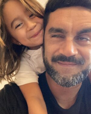 Gonzalo Heredia Instagram - Carretito del amor

1- entre góndolas 
2- apuntes/lecturas
3- estoy bien
4-papi y mami el primer día de cole
5- el estirón del pibi
6- el sueño de los pibes
7-para técnica en la plaza
8- recibiendo una buena noticia 
9- cumple feliz