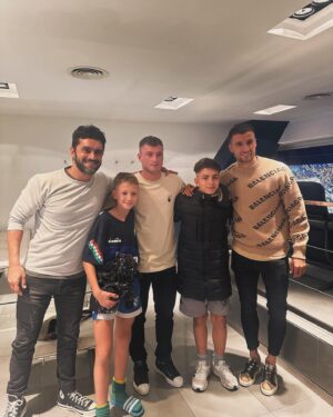 Gonzalo Heredia Instagram - Carretito del amor

1- entre góndolas 
2- apuntes/lecturas
3- estoy bien
4-papi y mami el primer día de cole
5- el estirón del pibi
6- el sueño de los pibes
7-para técnica en la plaza
8- recibiendo una buena noticia 
9- cumple feliz