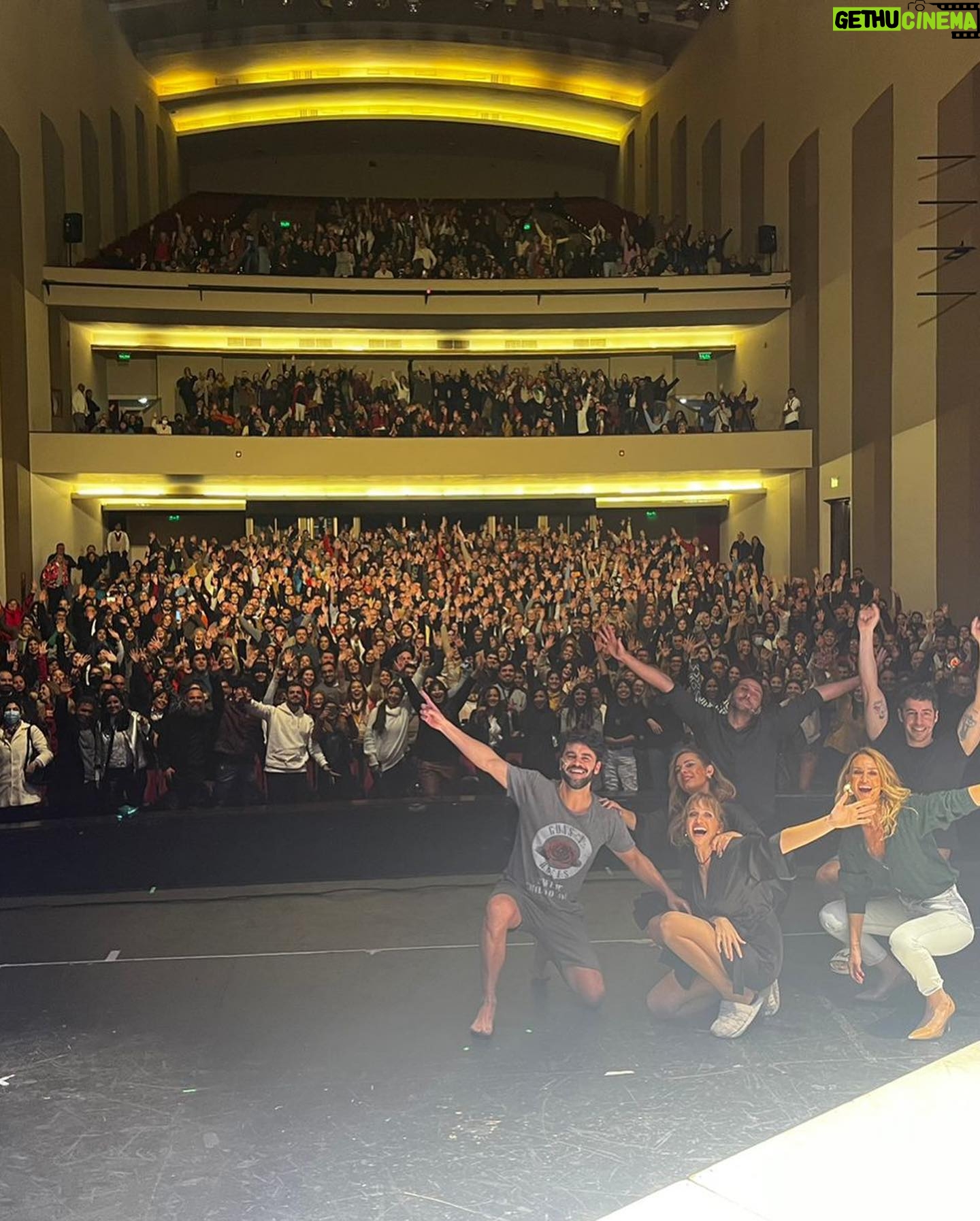Gonzalo Heredia Instagram - Es imposible decir, contar, escribir todo lo q vivimos haciendo esta obra de teatro. 4 años 4 temporadas Hoy es la última función. Hoy terminamos. Ahí queda un pedazo de nosotros. Gracias.