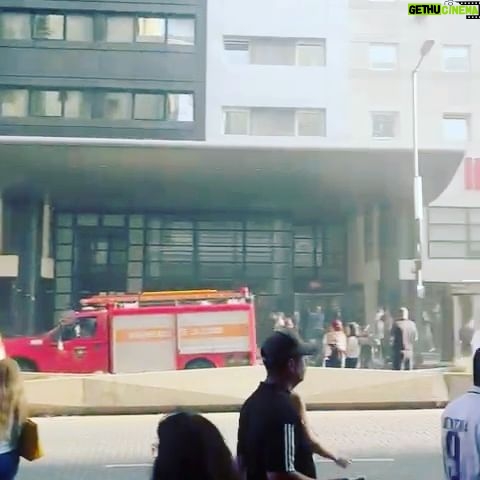 Gonzalo Heredia Instagram - Carretito últimos 7 días. 1-incendio frente al teatro 2-¿qué espías? 3-el rayo cegador 4-acto primer día de colegio 5-sentado en el aula de hijo 6-Philip ❤️ Roth 7-secuelas de entrar el tender bajo la lluvia