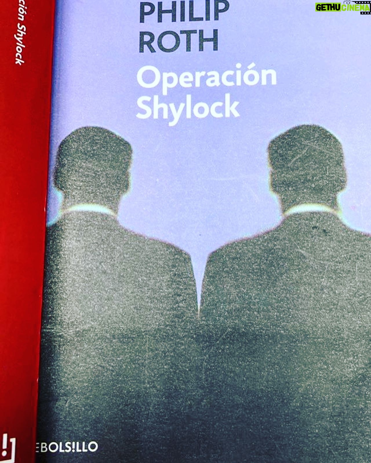 Gonzalo Heredia Instagram - Carretito últimos 7 días. 1-incendio frente al teatro 2-¿qué espías? 3-el rayo cegador 4-acto primer día de colegio 5-sentado en el aula de hijo 6-Philip ❤️ Roth 7-secuelas de entrar el tender bajo la lluvia