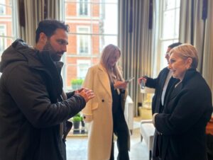Googoosh Instagram - #Travelouge 
#سفرنامه 

@hadikhorsandi_official 
@irajjannatieataie 
#London #لندن 🇬🇧