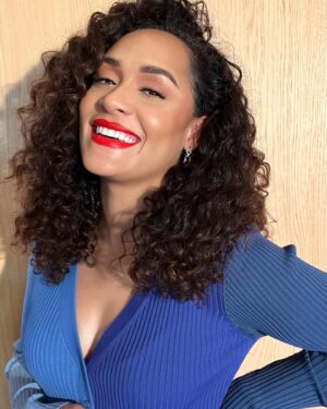 Grace Byers Instagram - Thank you to my glam team for the amazing energy and endless talent as we prepared for @accesshollywood today! 🔷 Chatting all things @harlemonprime S2, The Blackening and life.

stylist x @adenarohatiner
makeup x @tayriverabeauty
hair x @rena.calhoun
dress x @staud.clothing
pumps x @sam_edelman
jewelry x @sterlingforever

💙