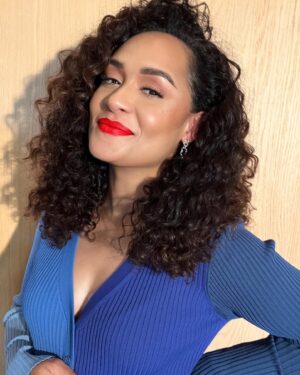 Grace Byers Instagram - Thank you to my glam team for the amazing energy and endless talent as we prepared for @accesshollywood today! 🔷 Chatting all things @harlemonprime S2, The Blackening and life.

stylist x @adenarohatiner
makeup x @tayriverabeauty
hair x @rena.calhoun
dress x @staud.clothing
pumps x @sam_edelman
jewelry x @sterlingforever

💙