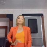 Grace Byers Instagram - ~•~ Favorite Quinn Lewks #1 ~•~ (This #BTS was taken during shooting last year 🤗). It’s no secret that the entire creative team is 🔥 on @harlemonprime. Completely obsessed with so many of Quinn’s looks this season! Showing you guys a closer look at the artistry that takes places to make Quinn Joseph come to life. This whole tangerine-citrus number stole my HEART! 🧡🍊🧡 The Creative Team: @thereeldesign Deidra Govan on Style (#DeirdraDidThat - this whole fit is just 😍🥵) @lexxlooks Lexann Rosser on Beat (Get into that skin, orange liner and flawless brows 🧡😭) @bankzo Bankzo on Tresses (He cut, colored and styled this fire bob and all of a sudden I didn’t know how to act 👀❤️‍🔥). What was your fav fit from this season?👇🏽