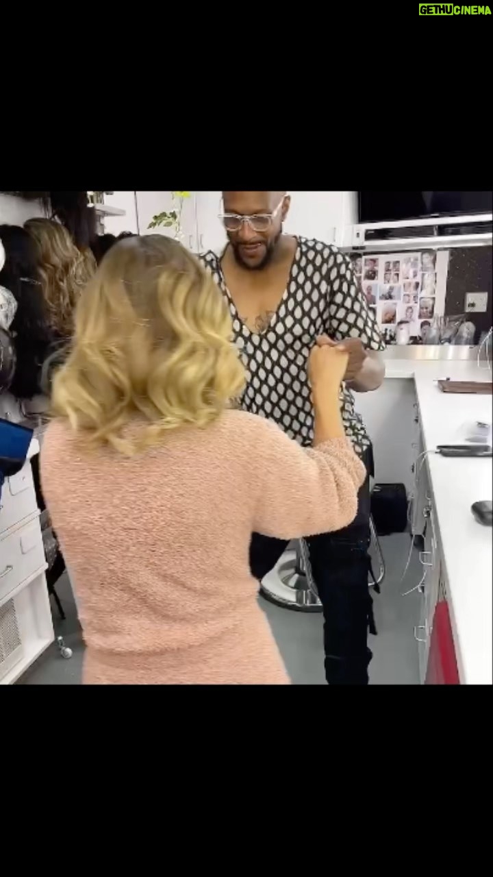 Grace Byers Instagram - In between scenes… 💃🏽 @harlemonprime w/ @yanceyedwards