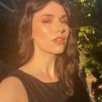 Grace Caroline Currey Instagram – Such a golden weekend. 
Thank you to everyone who made my time at @comicconla so full of love and light. 

Hair and Makeup: @elainakarras_