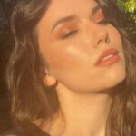 Grace Caroline Currey Instagram – Such a golden weekend. 
Thank you to everyone who made my time at @comicconla so full of love and light. 

Hair and Makeup: @elainakarras_