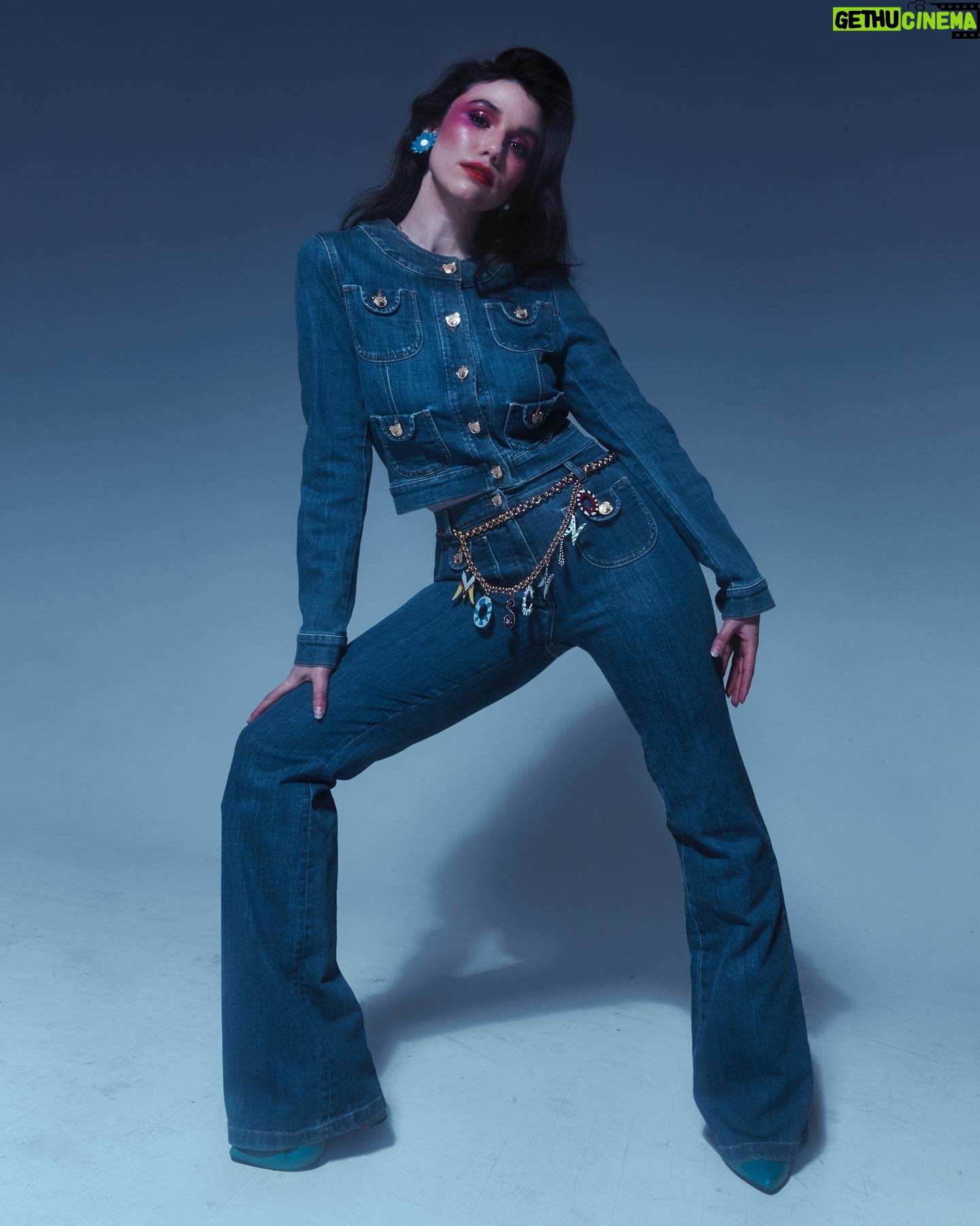 Grace Caroline Currey Instagram - @mood__magazine Photography @anthony__giovanni Fashion @edwin.j.ortega Makeup @moidariandarling Hair @virginie.pineda Words @jakewright2