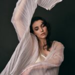 Grace Caroline Currey Instagram - @abookof 🤍 Photography: @graphicsmetropolis Styling: @lil_saigon Makeup: @elainakarras_ Hair: @virginie.pineda