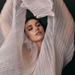 Grace Caroline Currey Instagram - @abookof 🤍 Photography: @graphicsmetropolis Styling: @lil_saigon Makeup: @elainakarras_ Hair: @virginie.pineda